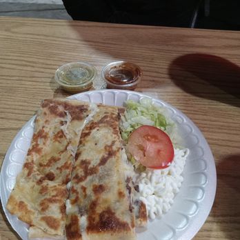 Tacos El Rojo - Quesadilla de Carne asada - Food Trucks Near Me - Visalia, California Tacos El Rojo - Quesadilla de Carne asada - Food Trucks Near Me - Visalia, California