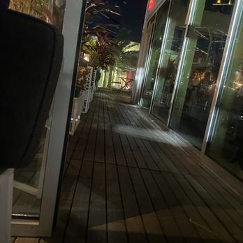 Earls Kitchen + Bar - New American Near Me - Orlando, Florida