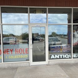 The Honey Hole - Antiques Collectlbles Memorabilia