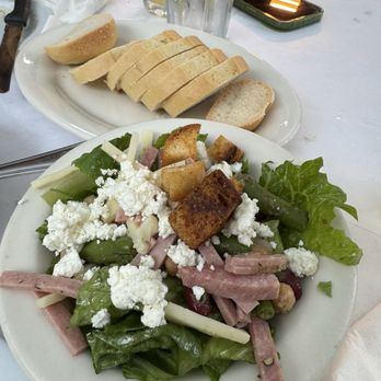 Luigi's - Mónica salad - Italian Near Me - Bakersfield, California Luigi's - Mónica salad - Italian Near Me - Bakersfield, California