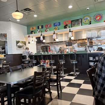 Metro Diner - Bar area - Diners Near Me - Jacksonville, North Carolina