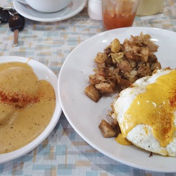 Aurora - now this is food porn! sorry if it offends, tasty gravy with a good biscuit and lots o hash meet runny egg with hollandaise sauce, GET THIS! - Coffee & Tea Near Me - Oklahoma City, Oklahoma