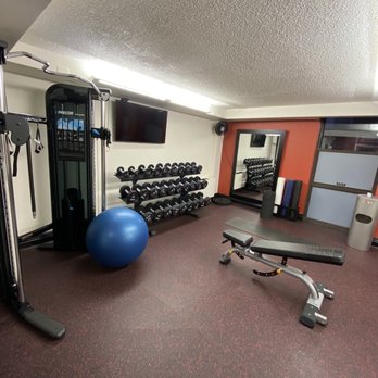 DoubleTree by Hilton Hotel Milwaukee Downtown - Fitness Center weights - Hotels Near Me - Milwaukee, Wisconsin DoubleTree by Hilton Hotel Milwaukee Downtown - Fitness Center weights - Hotels Near Me - Milwaukee, Wisconsin
