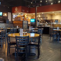 Noble Roman's Craft Pizza & Pub - Dining area