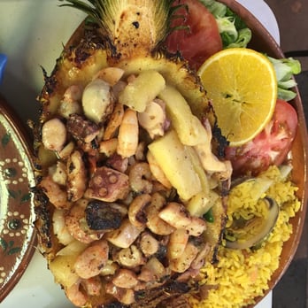 El Rey del Marisco - Grilled pineapple with mixed seafood - Seafood Near Me - México, D.F., DIF