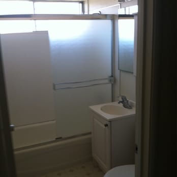 Wavecrest Lanai Apartments - Bathroom - Apartments Near Me - Alameda, California