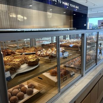 Paris Baguette - Self-serve pastry bar - Bakeries Near Me - Midvale, Utah