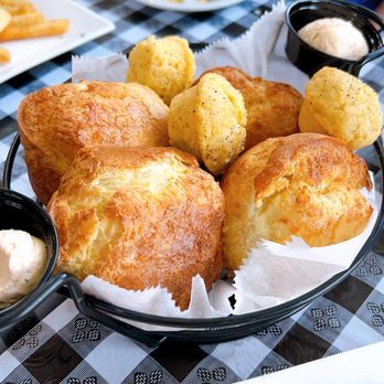 Hamrock's Restaurant - Bread basket - New American Near Me - Fairfax, Virginia