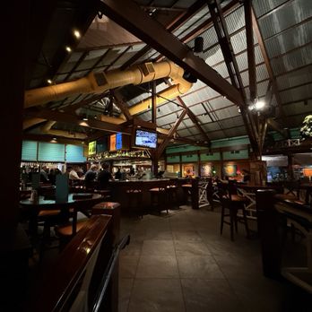 Bahama Breeze - Bar area - Bars Near Me - Orlando, Florida