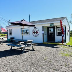 Morano's Authentic Pizza - Outdoor seating
