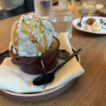 Joyce - Peach Cobbler - Southern Near Me - Los Angeles, California Joyce - Peach Cobbler - Southern Near Me - Los Angeles, California