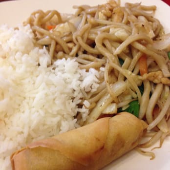 Golden House - Chicken Lo Mein lunch combo. - Chinese Near Me - Tucson, Arizona