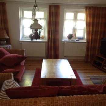 Hus Des Seefahrers - Wohnzimmer - Vacation Rentals Near Me - Born, MV
