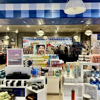 BATH & BODY WORKS - Updated December 2025 - 42 Photos & 18 Reviews