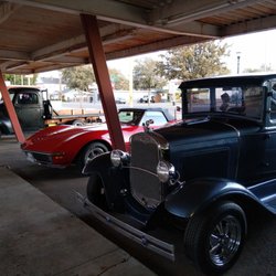 Memes D.O.C. Cafe - Saturday night classic cars.