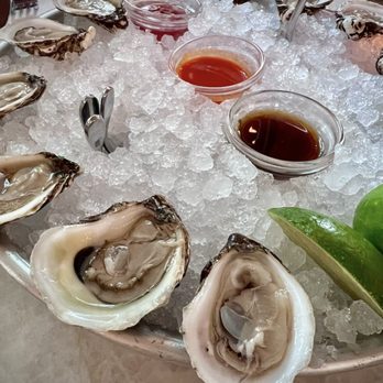 Este - Oysters - Seafood Near Me - Austin, Texas