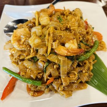 Satang Infinity - Drunken noodles - Sushi Bars Near Me - Billerica, Massachusetts