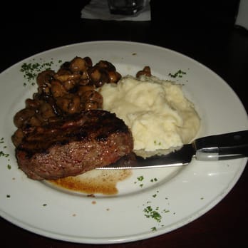 Dantanna's - 8 oz Top Sirloin w/Bearnaise Mushrooms & Garlic Mashed Potatoes - Sports Bars Near Me - Atlanta, Georgia