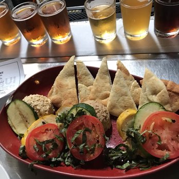 Maui Brewing - Hummus sampler and beer flight - Brewpubs Near Me - Lahaina, Hawaii