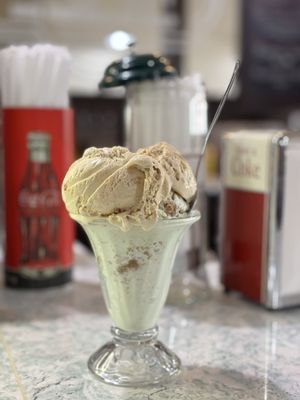 Reds Soda Fountain and Ice Cream by null