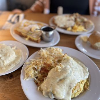 Jongewaard's Bake n Broil - Spinach, Mushroom & Jack Cheese omelette with biscuit and gravy - American Near Me - Long Beach, California Jongewaard's Bake n Broil - Spinach, Mushroom & Jack Cheese omelette with biscuit and gravy - American Near Me - Long Beach, California