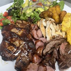 Fiorella Pizzería Y Churrasquería - Parrillada...! Side tostones , amarillos y ensalada de aguacate