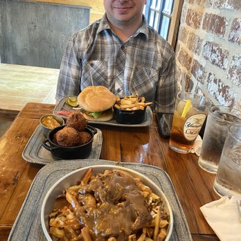 Bumpa’s - Poutine fries - Gastropubs Near Me - Charleston, South Carolina