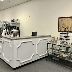 Between Friends Consignment & Gifts