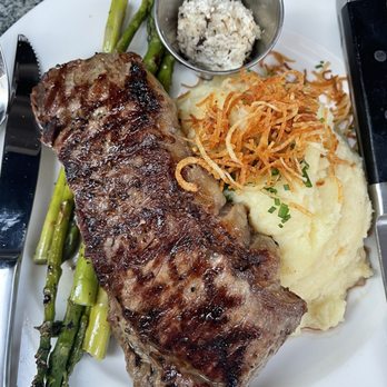Earls Kitchen + Bar - New York Striploin - New American Near Me - Boston, Massachusetts