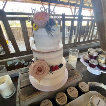The Blonde Bouquet - Added florals on the cake - Florists Near Me The Blonde Bouquet - Added florals on the cake - Florists Near Me