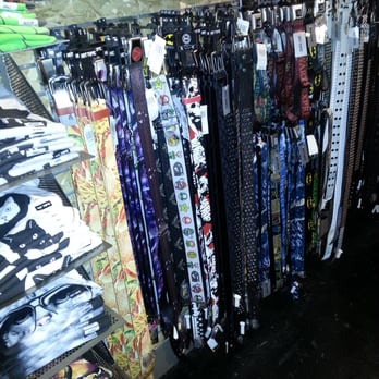 Hot Topic - Belts - Women's Clothing Near Me - Stockton, California