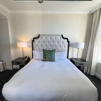 Le Pavillon Hotel - Hotels Near Me - New Orleans, Louisiana Le Pavillon Hotel - Hotels Near Me - New Orleans, Louisiana