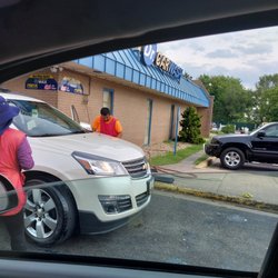 Dr. Wash - The male manager was horrible to the employees!!!