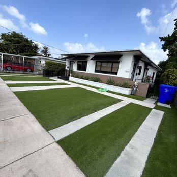 Monster Grass South Florida - Artificial grass on a driveway - Artificial Turf Near Me