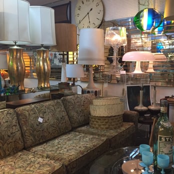 R Vintage N More - Antiques Near Me - Milwaukee, Wisconsin