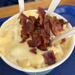 Creekside Cafe - Mac and cheese with bacon