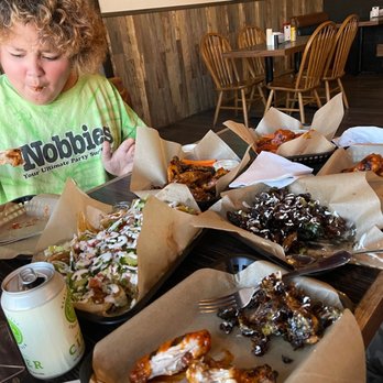 Everett's - Yummy food and family. Brussels, wings and nachos - American Near Me - Omaha, Nebraska