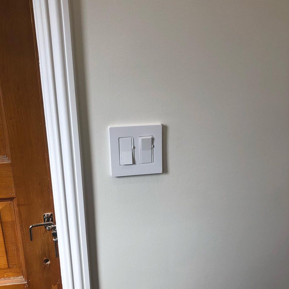 Slide of Glitch Emergency Electrician
