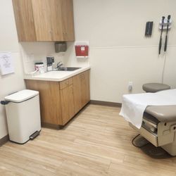 Accelerated Urgent Care - Exam room, little but neat!