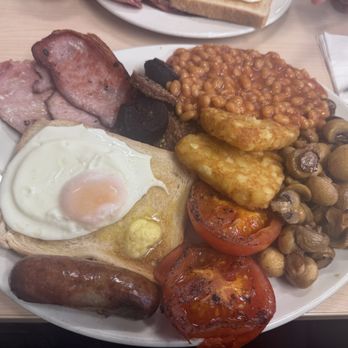 E Pellicci - The Whole Lot - Italian Near Me - London, XGL