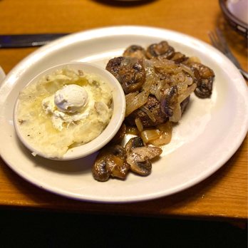 Texas Roadhouse - Sirloin steak with mashed potatoes - American Near Me - Layton, Utah