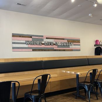 Pav's Creamery - North Canton - Pav's decor - Ice Cream & Frozen Yogurt Near Me - North Canton, Ohio Pav's Creamery - North Canton - Pav's decor - Ice Cream & Frozen Yogurt Near Me - North Canton, Ohio