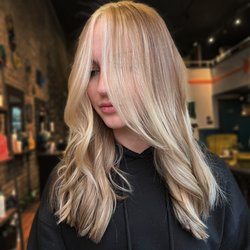 Lox Salon - Color & Cut by stylist Cori McCann Level 5 @_hairbycori_