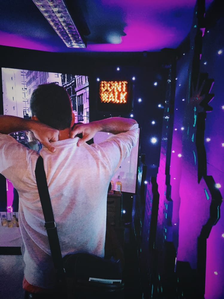 EVENT PROP HIRE SHOWROOM 27 Photos 8 Manningtree Street, London