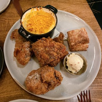 The Monroe - Fried chicken with Mac and cheese and biscuit - New American Near Me - Orlando, Florida The Monroe - Fried chicken with Mac and cheese and biscuit - New American Near Me - Orlando, Florida