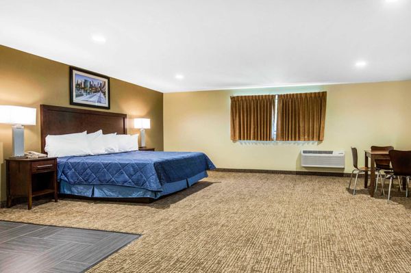 RODEWAY INN LYONS - LA GRANGE - Updated June 2026 - 31 Photos & 32 ...