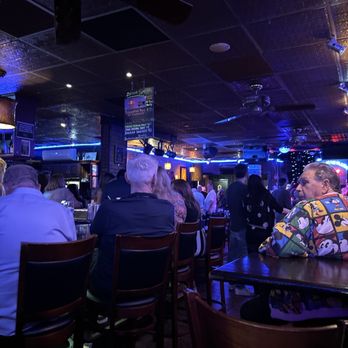 Blue Jean Blues - a group of people sitting at a bar - Jazz & Blues Near Me - Fort Lauderdale, Florida Blue Jean Blues - a group of people sitting at a bar - Jazz & Blues Near Me - Fort Lauderdale, Florida