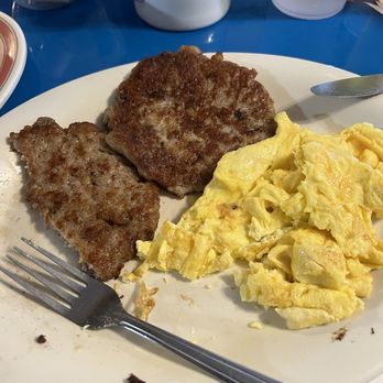Cope's Knotty Pine Cafe - Egg with Sausage - Breakfast & Brunch Near Me - Bakersfield, California