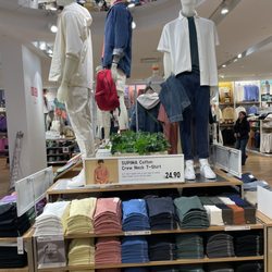 UNIQLO - Inside