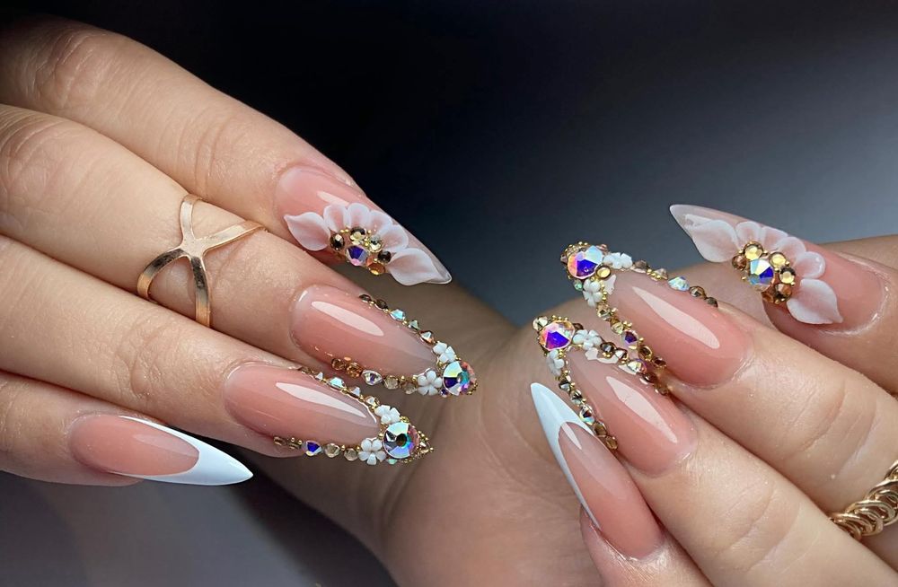 Stylits and Nail studios Logo